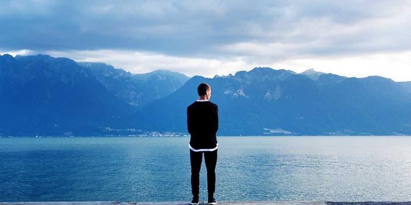 制胜招标：如何撰写一份驱动跨渠道协同的整合营销活动RFP（含预算与KPI指南）